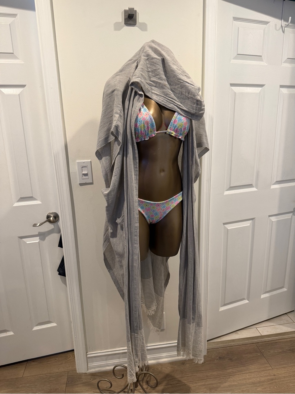 Cover up - Picture 2 of 4